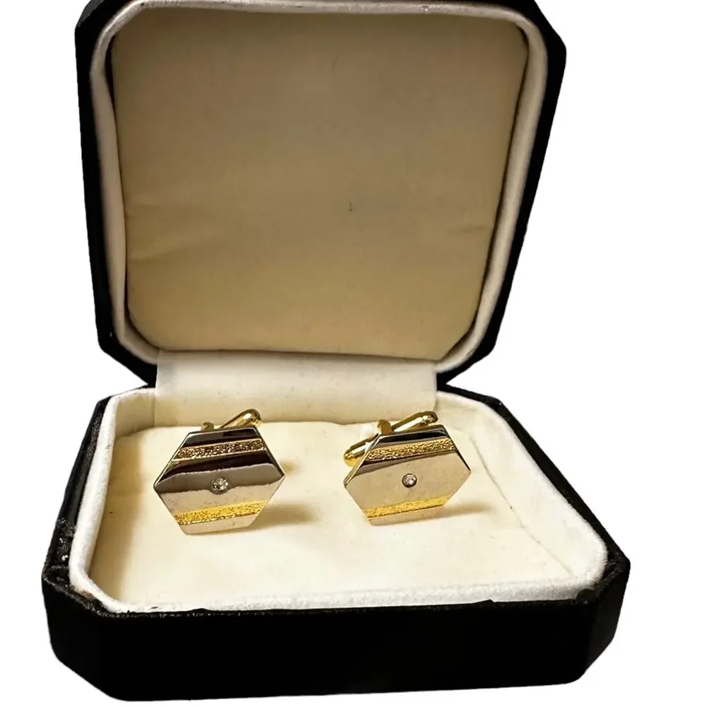 Gold tone,‎ cufflinks, toggle closure